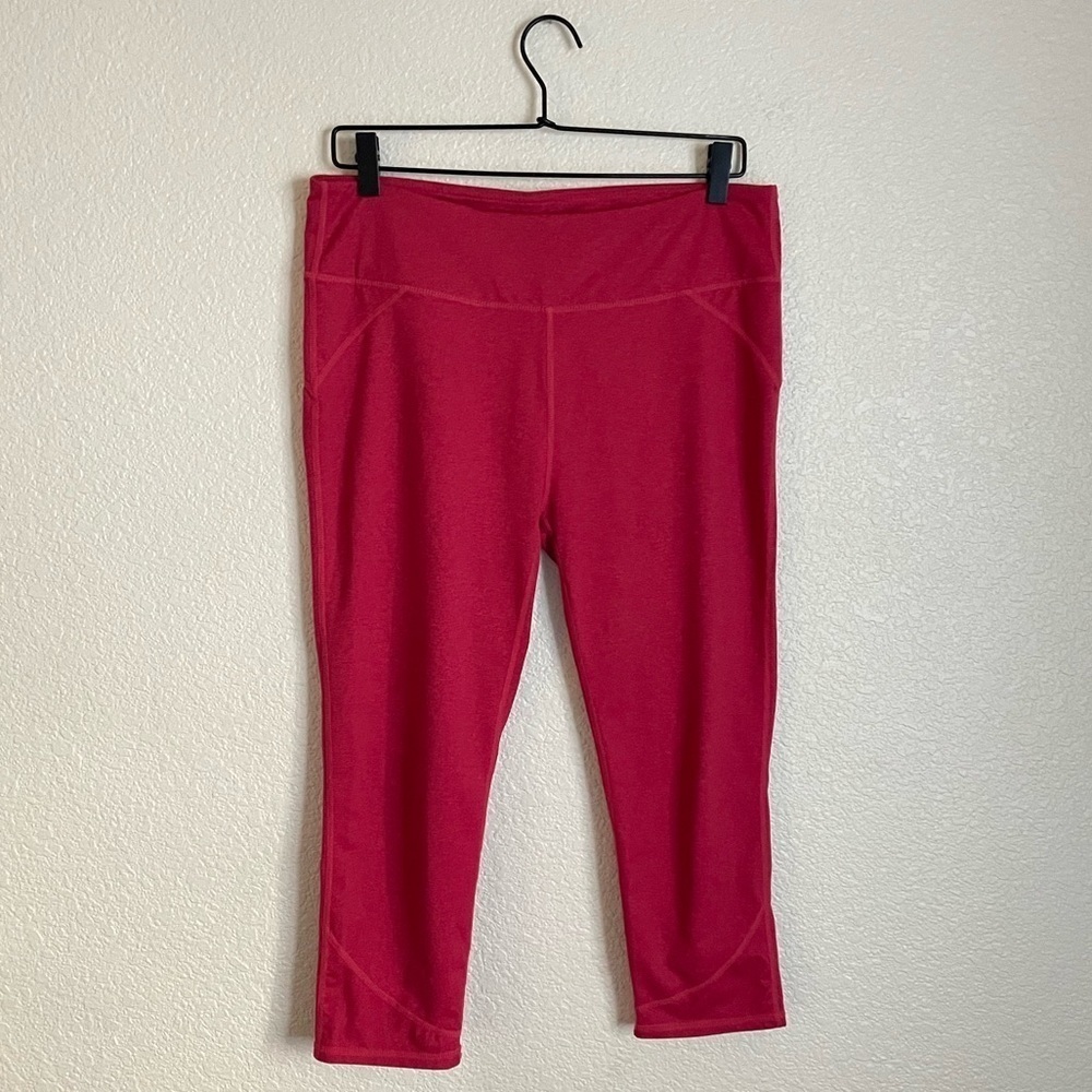 Fabletics Women’s Lima Capri Leggings L Cranberry Stripe - Picture 2 of 9